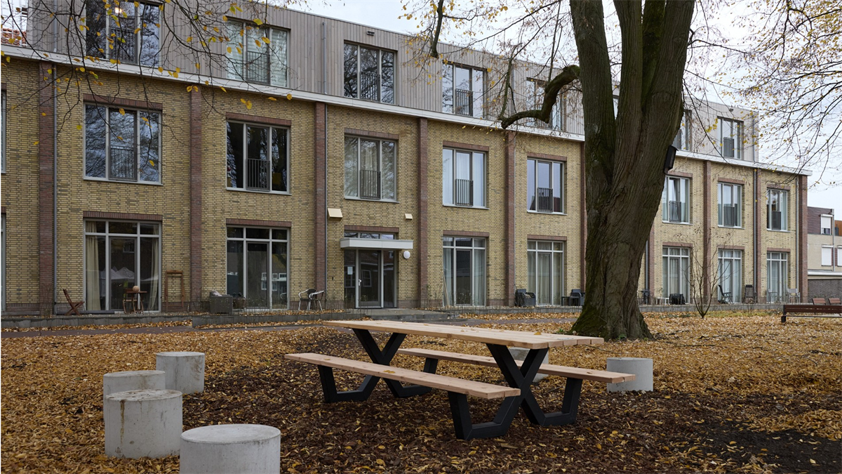 Woonbedrijf transformeert scholen naar 50 won...