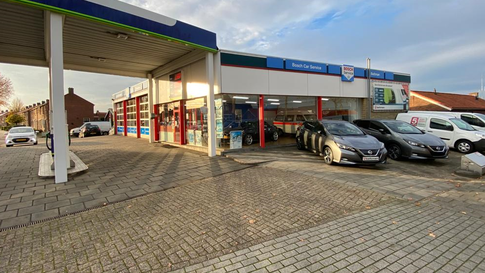 Sloopbedrijf huurt aan Beatrixplein te Rijsse...