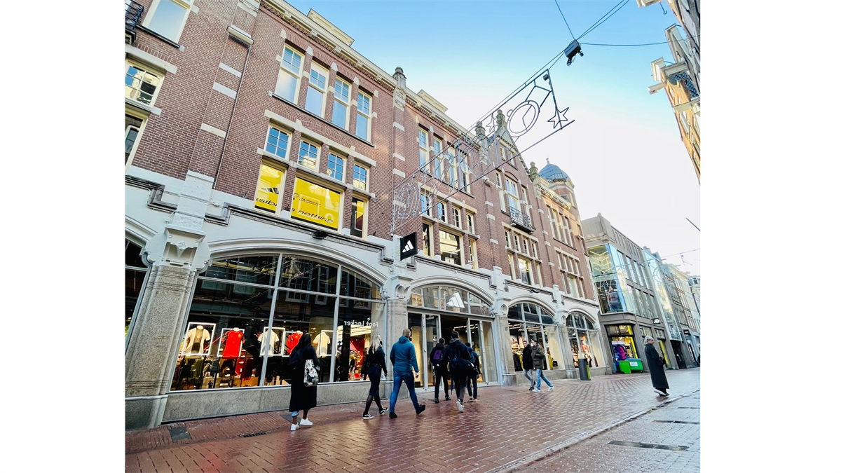 Vernederen Zeestraat Ongehoorzaamheid Adidas opent nieuw model winkel in Amsterdam | PropertyNL
