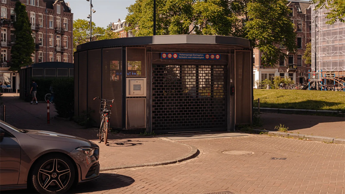 Gemeente Amsterdam moet zwaar afboeken op spo...